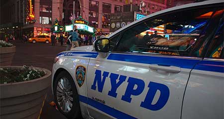 Policía antinarcóticos de New York realizó disparos luego de ser rechazado por una mujer