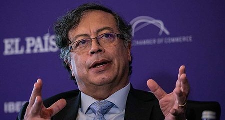 Gustavo Petro llegó en su nivel más bajo de aprobación